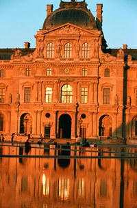 Der Louvre von außen